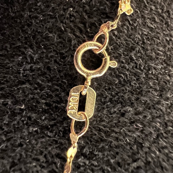 Elegant 10k Yellow Gold Chain Necklace - Picture 2 of 3